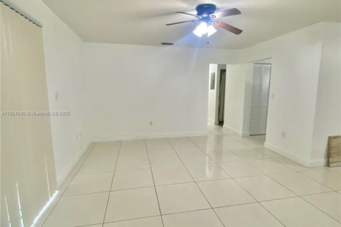 House in Key Largo, Florida 3 bedrooms, 146.23 sq.m. № 1949888 - photo 8