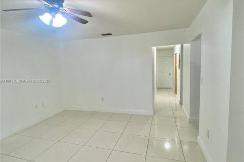 House in Key Largo, Florida 3 bedrooms, 146.23 sq.m. № 1949888 - photo 6