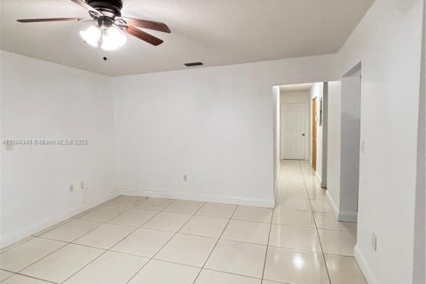 House in Key Largo, Florida 3 bedrooms, 146.23 sq.m. № 1949888 - photo 5