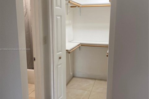 House in Key Largo, Florida 3 bedrooms, 146.23 sq.m. № 1949888 - photo 29