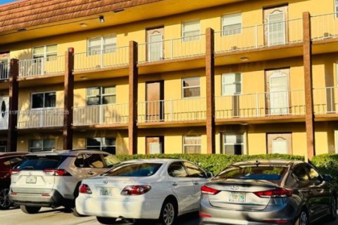 Copropriété à vendre à Sunrise, Floride: 2 chambres, 78.97 m2 № 1934702 - photo 1