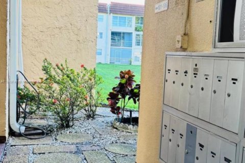 Copropriété à vendre à Sunrise, Floride: 2 chambres, 78.97 m2 № 1934702 - photo 2