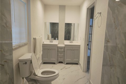 House in Lauderhill, Florida 4 bedrooms, 209.59 sq.m. № 2060036 - photo 20