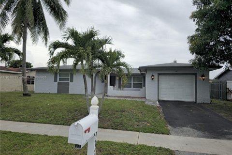 House in Lauderhill, Florida 4 bedrooms, 209.59 sq.m. № 2060036