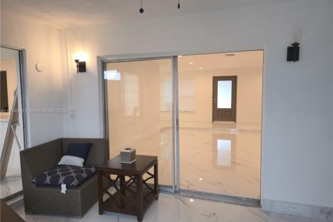House in Lauderhill, Florida 4 bedrooms, 209.59 sq.m. № 2060036 - photo 17