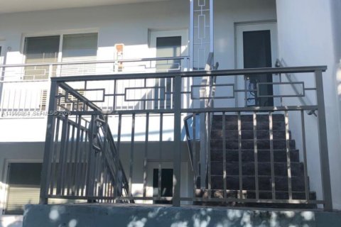 Condo in Miami Beach, Florida, 1 bedroom  № 2067433 - photo 2