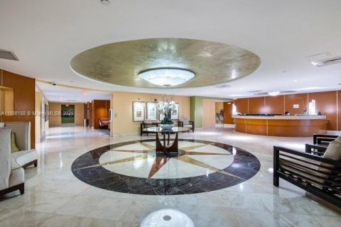 Copropriété à vendre à Miami, Floride: 1 chambre, 111.3 m2 № 1942184 - photo 2