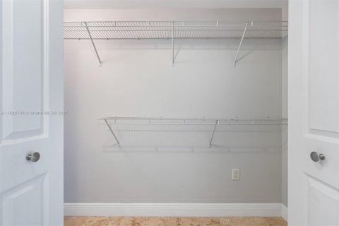 Copropriété à vendre à Miami, Floride: 1 chambre, 111.3 m2 № 1942184 - photo 12