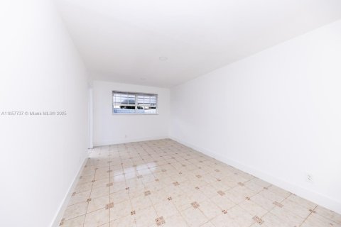 House in Miami Gardens, Florida 4 bedrooms, 142.23 sq.m. № 1881904 - photo 24