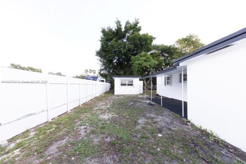 House in Miami Gardens, Florida 4 bedrooms, 142.23 sq.m. № 1881904 - photo 23