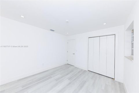 House in Miami Gardens, Florida 4 bedrooms, 142.23 sq.m. № 1881904 - photo 18