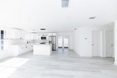House in Miami Gardens, Florida 4 bedrooms, 142.23 sq.m. № 1881904 - photo 4