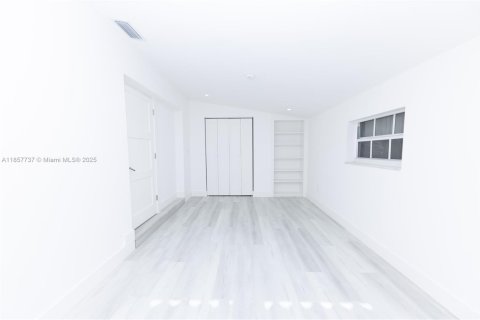 House in Miami Gardens, Florida 4 bedrooms, 142.23 sq.m. № 1881904 - photo 9