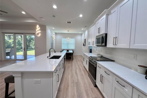 House in North Port, Florida 3 bedrooms, 169.64 sq.m. № 2110929 - photo 14