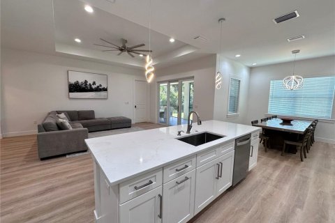 House in North Port, Florida 3 bedrooms, 169.64 sq.m. № 2110929 - photo 15