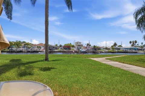 Copropriété à vendre à New Port Richey, Floride: 2 chambres, 128.95 m2 № 2216627 - photo 25