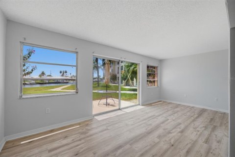Copropriété à vendre à New Port Richey, Floride: 2 chambres, 128.95 m2 № 2216627 - photo 12