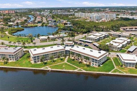 Copropriété à vendre à New Port Richey, Floride: 2 chambres, 128.95 m2 № 2216627 - photo 2