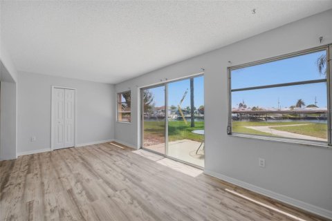 Copropriété à vendre à New Port Richey, Floride: 2 chambres, 128.95 m2 № 2216627 - photo 13