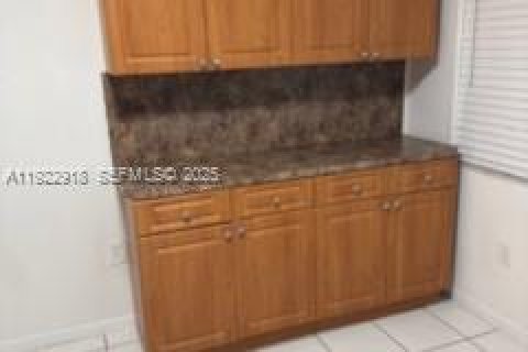 Villa ou maison à louer à Miami, Floride: 2 chambres, 102.19 m2 № 1982050 - photo 6