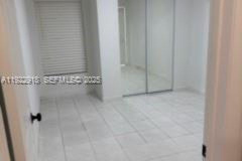 Villa ou maison à louer à Miami, Floride: 2 chambres, 102.19 m2 № 1982050 - photo 7