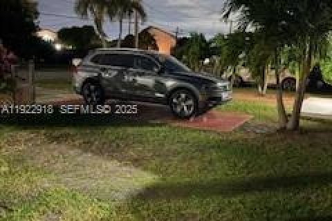 Villa ou maison à louer à Miami, Floride: 2 chambres, 102.19 m2 № 1982050 - photo 2