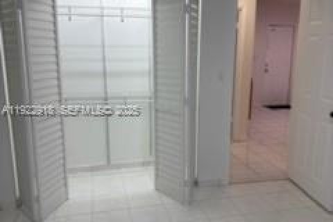 Villa ou maison à louer à Miami, Floride: 2 chambres, 102.19 m2 № 1982050 - photo 8