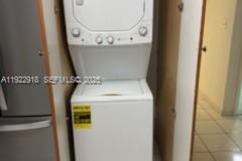 Villa ou maison à louer à Miami, Floride: 2 chambres, 102.19 m2 № 1982050 - photo 5