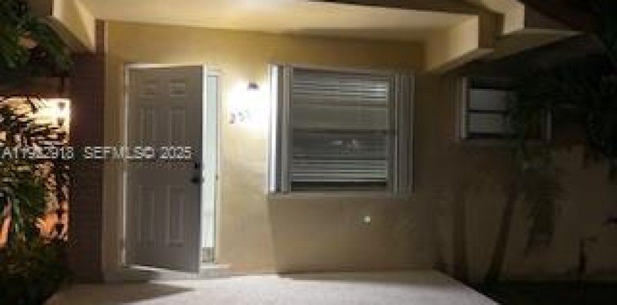 Villa ou maison à Miami, Floride 2 chambres, 102.19 m2 № 1982050