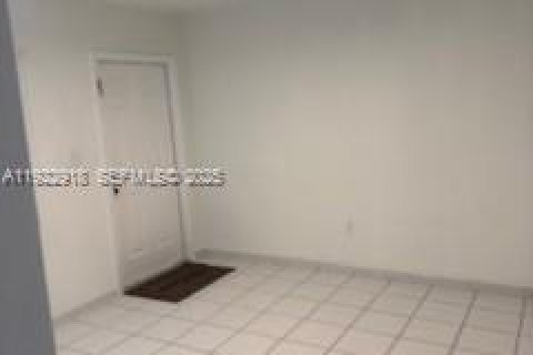 Villa ou maison à louer à Miami, Floride: 2 chambres, 102.19 m2 № 1982050 - photo 10