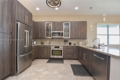 Condo in Lauderdale-by-the-Sea, Florida, 2 bedrooms  № 1728501 - photo 14
