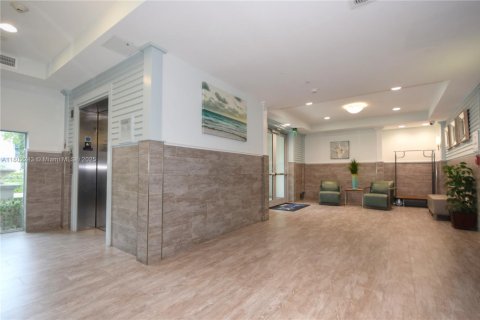 Condo in Lauderdale-by-the-Sea, Florida, 2 bedrooms  № 1728501 - photo 18