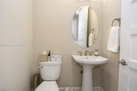 Condo in Lauderdale-by-the-Sea, Florida, 2 bedrooms  № 1728501 - photo 29