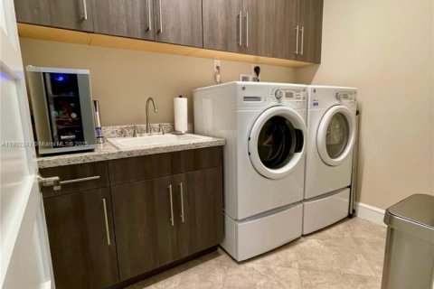 Condo in Lauderdale-by-the-Sea, Florida, 2 bedrooms  № 1728501 - photo 4