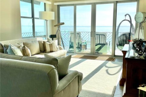 Condo in Lauderdale-by-the-Sea, Florida, 2 bedrooms  № 1728501 - photo 11
