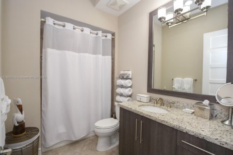 Condo in Lauderdale-by-the-Sea, Florida, 2 bedrooms  № 1728501 - photo 22