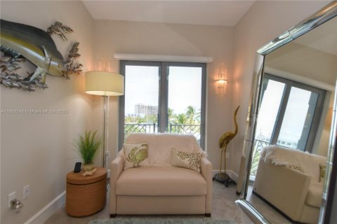 Condo in Lauderdale-by-the-Sea, Florida, 2 bedrooms  № 1728501 - photo 25