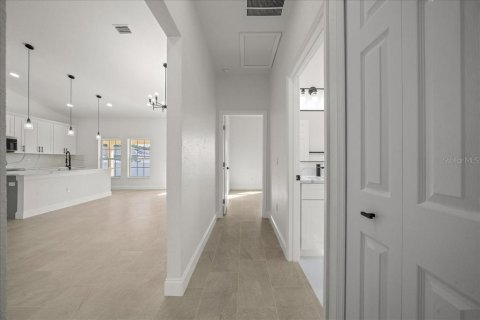 Купить виллу или дом в Даннеллон, Флорида 7 комнат, 166.67м2, № 2295031 - фото 13