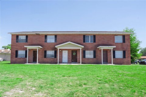 Immobilier commercial à Auburndale, Floride 8 chambres, 404.31 m2 № 2303228