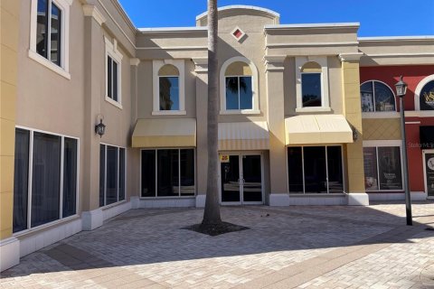 Commercial property in Orlando, Florida 10.59 sq.m. № 2277518 - photo 3