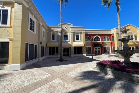 Commercial property in Orlando, Florida 10.59 sq.m. № 2277518 - photo 4