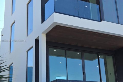 Adosado en venta en Pompano Beach, Florida, 3 dormitorios № 2059875 - foto 2