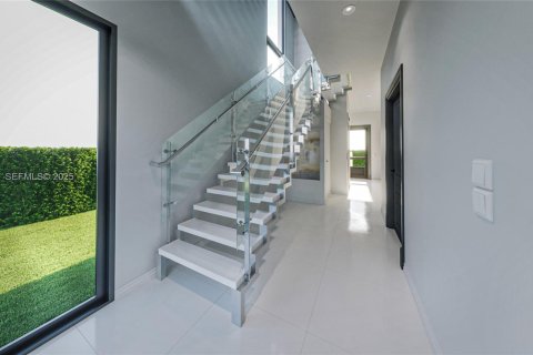 Adosado en venta en Pompano Beach, Florida, 3 dormitorios № 2059875 - foto 5