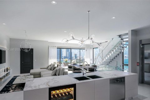 Adosado en venta en Pompano Beach, Florida, 3 dormitorios № 2059875 - foto 10