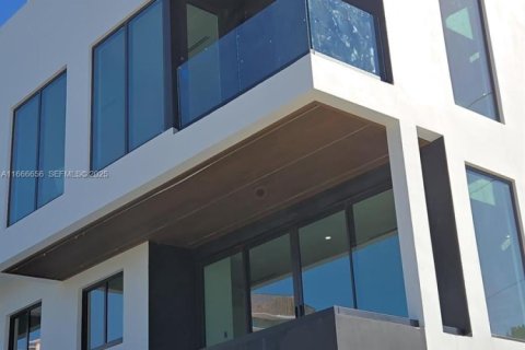 Adosado en venta en Pompano Beach, Florida, 3 dormitorios № 2059875 - foto 3