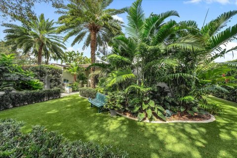 Дом в Корал-Гейблс, Флорида 4 спальни, 273.88м2 № 2029754