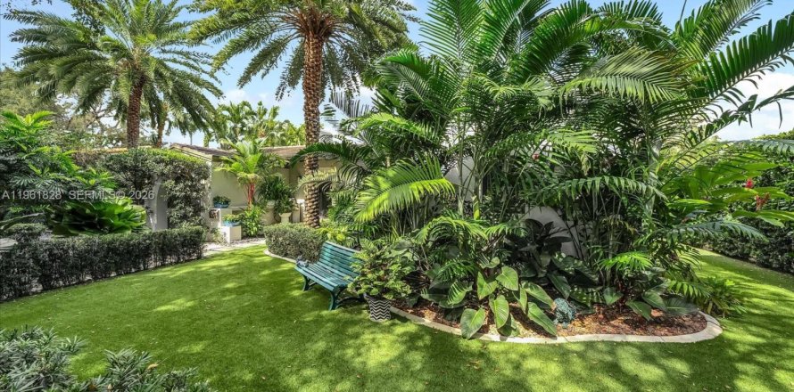 Дом в Корал-Гейблс, Флорида 4 спальни, 273.88м2 № 2029754