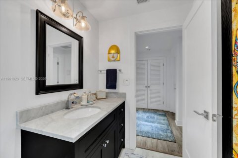 Villa ou maison à louer à Coral Gables, Floride: 3 chambres, 273.88 m2 № 2029754 - photo 24