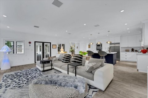 Снять в аренду виллу или дом в Корал-Гейблс, Флорида 4 спальни, 273.88м2, № 2029754 - фото 8