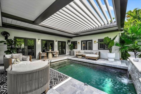 Снять в аренду виллу или дом в Корал-Гейблс, Флорида 4 спальни, 273.88м2, № 2029754 - фото 15